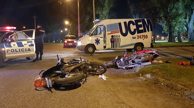 Motociclista Resultó Con Fractura Expuesta Al Chocar Con Otra Moto