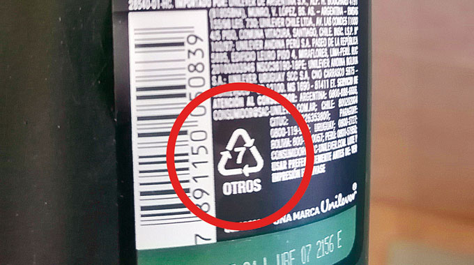 Qué significan los números que aparecen en las botellas de plástico? - AS  Chile